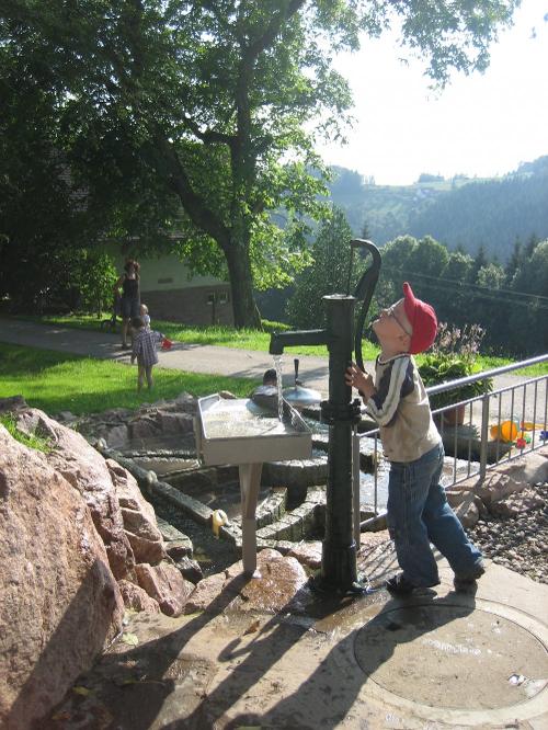 spielplatz_wasserpumpe_1