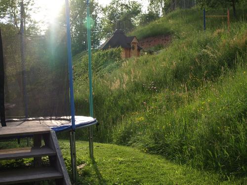 Spielplatz und Grillkota
