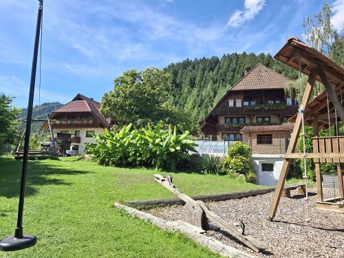 Hof mit Sicht vom Spielplatz