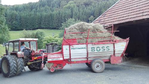 Ladewagen mit Heu