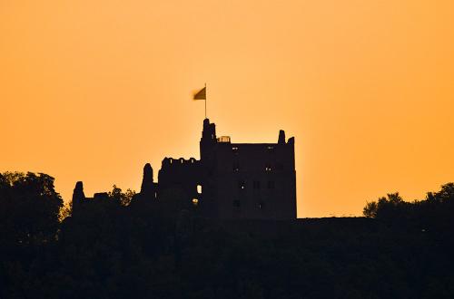 Abendrot über der Burgruine Geroldseck