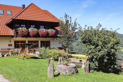 Ferienwohnungen Burgstube (UG), Tannenduft und Schauinstal (1.Stock)