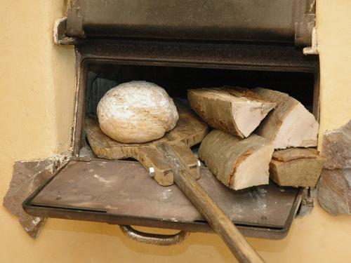 Frisches Holzofenbrot Frisches Holzofenbrot