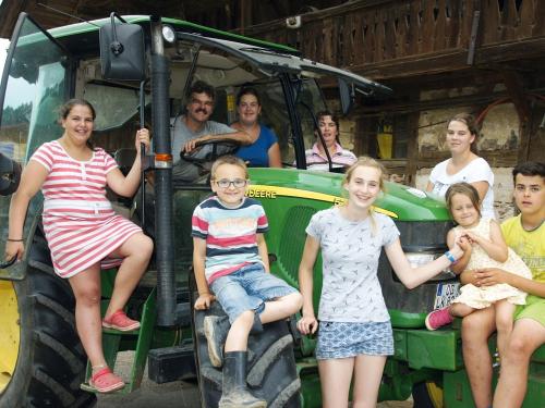 Traktorfahrt mit Urlaubsgästen Traktorfahrt mit Urlaubsgästen