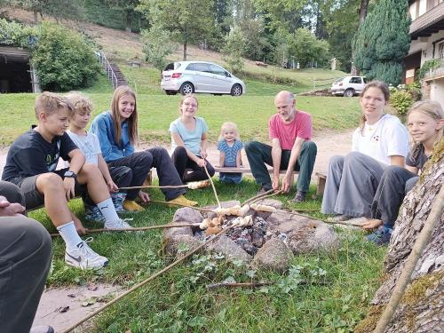Grillen mit Stockbrot