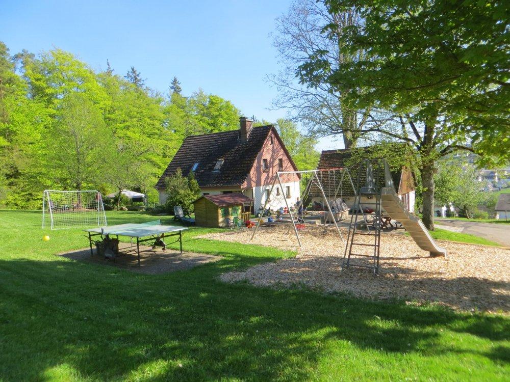 Leihwieserhof mit Spielplatz