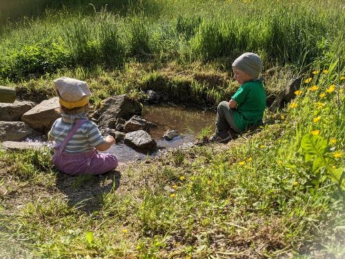 Spielen am Bächle