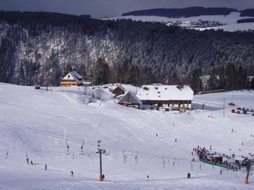 Skilift mit Blick nach Breitnau