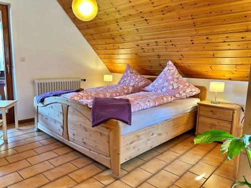Geräumiges Schlafzimmer Nr.1 mit Zugang zum Balkon