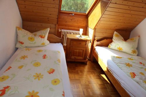 Schlafzimmer West (oben)