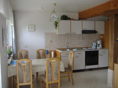 Essplatz mit Küche Wohnung 2