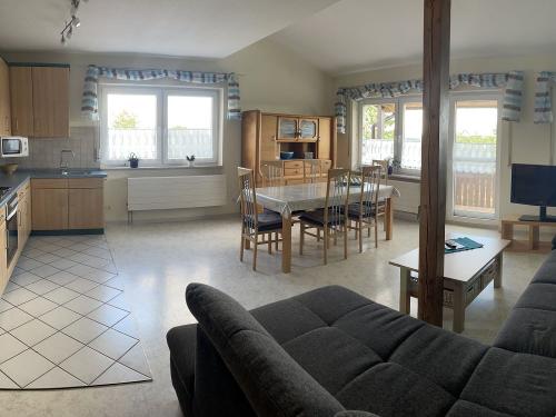 Wohn- und Essbereich mit Küche Wohnung 5