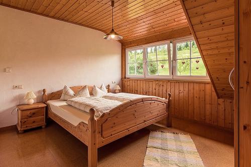 ferienhofer_ferienwohnungen_fewo4_schlafzimmer_eltern