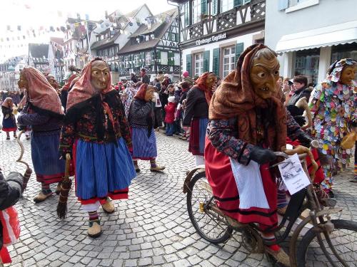 Gengenbacher Hexen beim Fastachtsumzug