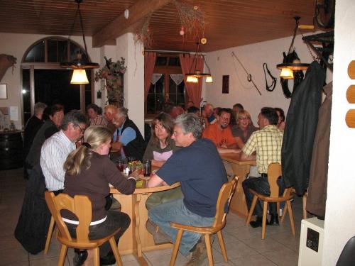 gesellige Stunden in unserer urigen Straußi