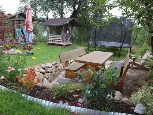 sitzplatzmitgrillundspielplatz