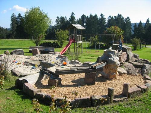 Unser Spielplatz mit Wasserspielen