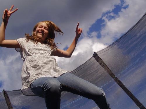 Tolle Spünge auf dem Trampolin