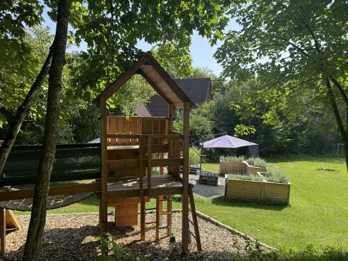 Wellness-Lounge mit Klettergerüst