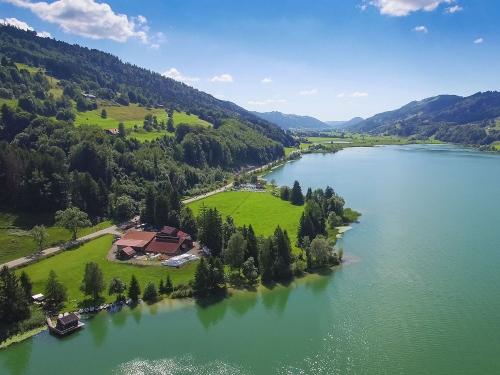 Stall auf unserer Halbinsel mit Badeplatz