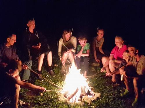 Stockbrot am Lagerfeuer