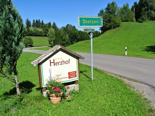 Herzlich Willkommen auf dem Herzhof