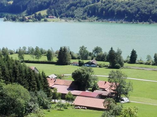 Hof mit See