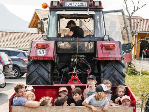 eine Traktorfahrt ist lustig eine Traktorfahrt ist lustig