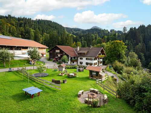 Beim Bergbauern Zeller_unser Ferienhof mit Garten und Spielplatz 1