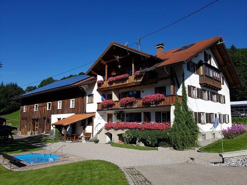 2342572D-9BA5-41B8-B29F-CC9108C86632_1_102_o