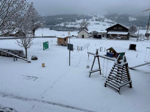 Spielplatz Winter