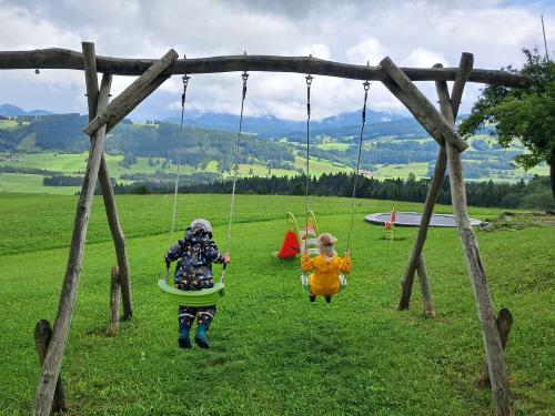 Schaukelspaß bei jedem Wetter Schaukelspaß bei jedem Wetter