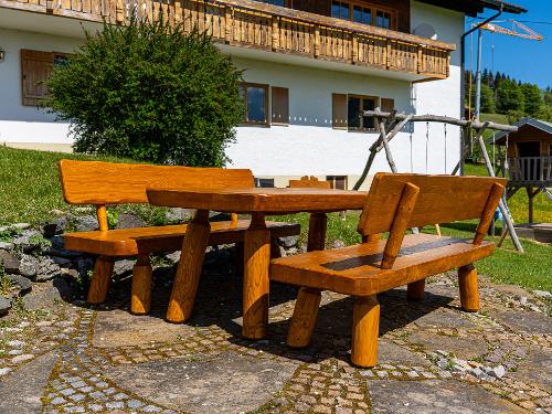 Sitzgelegenheit beim Spielplatz Sitzgelegenheit beim Spielplatz