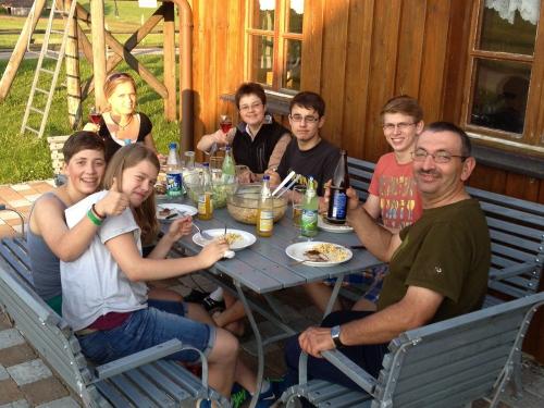 Grillen gehört einfach dazu...gemütlich beieinander sitzen