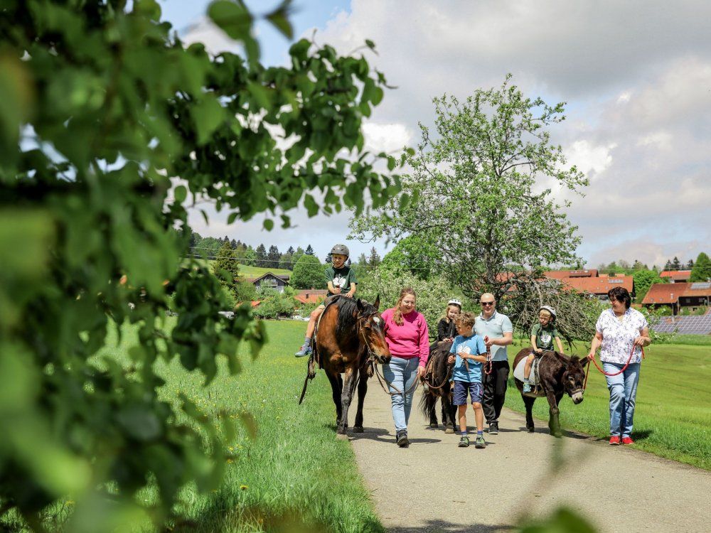 Gästekinder reiten