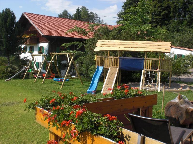 Unser schöner Kinderspielplatz Unser schöner Kinderspielplatz