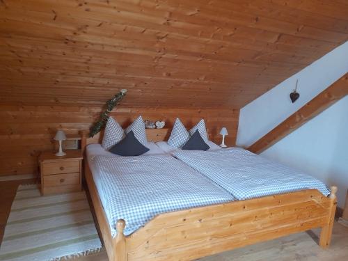 e1639682-4fcb-4aeb-af8c-68e8037c0d9f