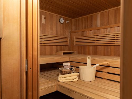 Sauna 2 (1) Sauna 2 (1)
