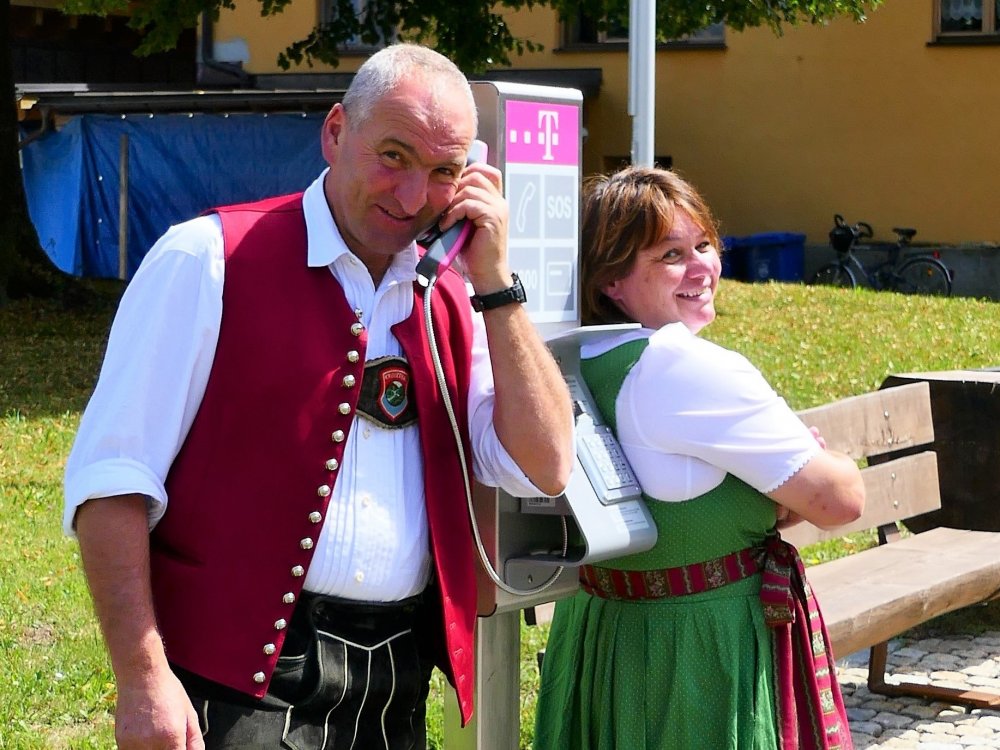 Unser Hof im Frühjahr/ Sommer in herrlicher Wiese
