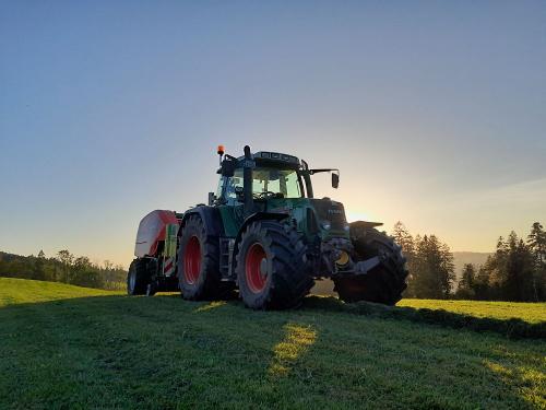 Auf dem Traktor mitfahren