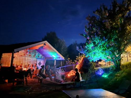 Grillplatz bei Nacht