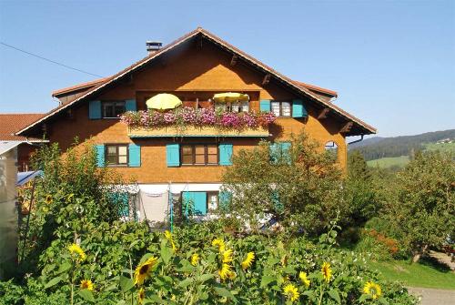 Heuhof im Sommer