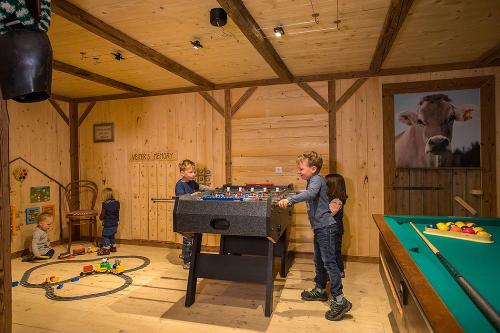 Spiele-Keller für Groß und Klein