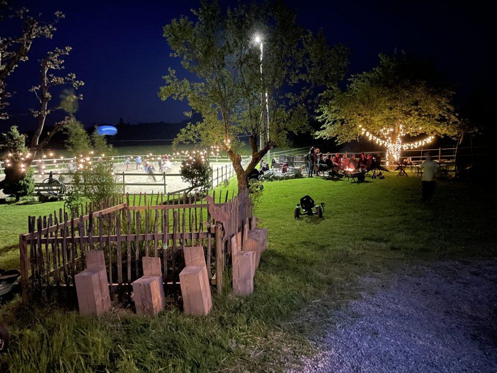 Warme AllgÃ¤uer Nacht am Reitplatz   Licht, Stille und Sternenhimmel.