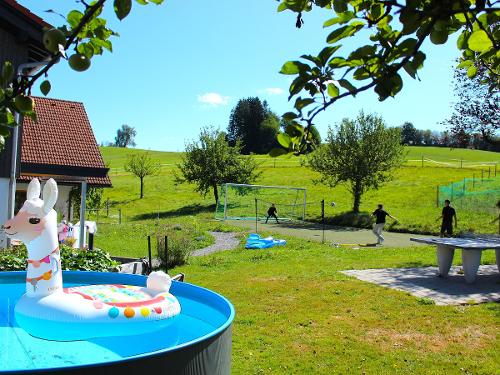 Unser Aktivgarten zum schwimmen, Tischtennis, Badminton, Slackline oder Fußballtennis