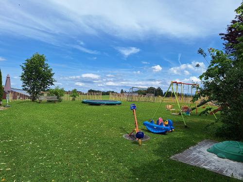 Garten mit Trampolin Garten mit Trampolin