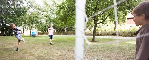 kinder-beim-fuballspiel