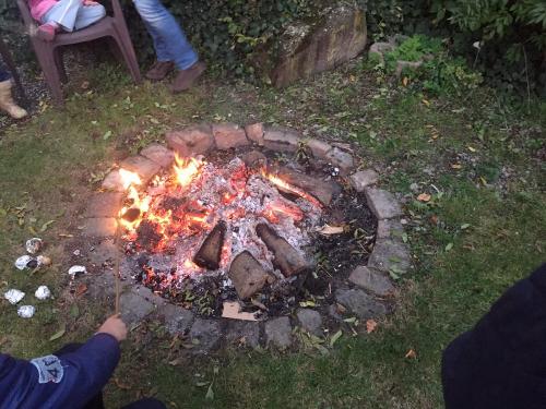 Am Lagerfeuer