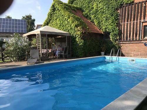 Schwimmbecken
