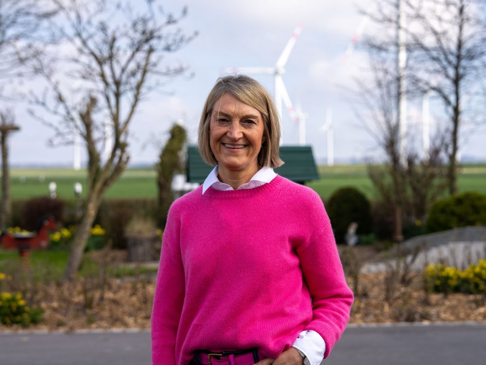 Innenaufnahme Ferienwohnung mit Küchenzeile, Esstisch und Sofa